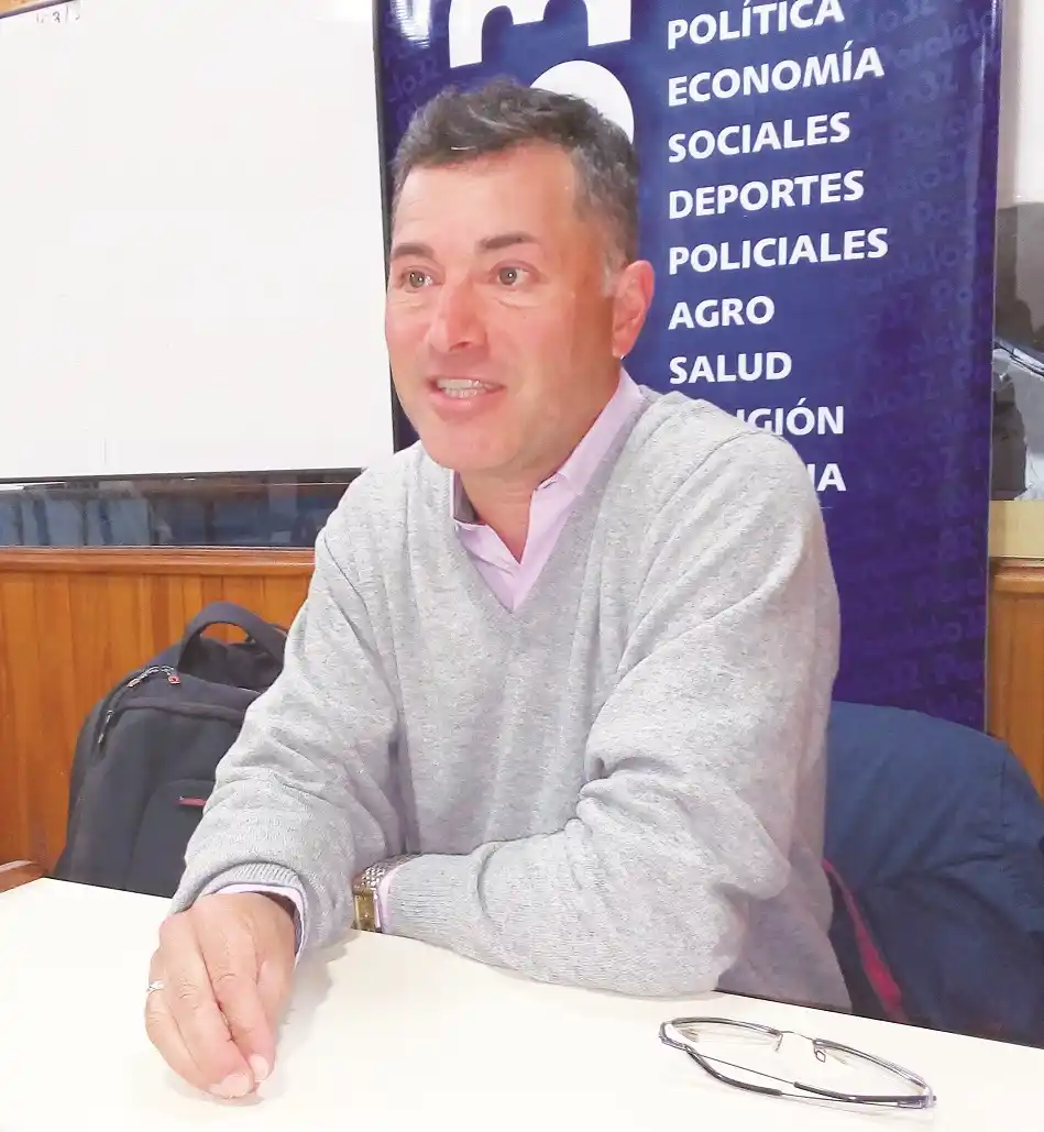 “Tenemos que permitir preguntarnos y preguntar”, reflexionó el profesor Ariel Vera