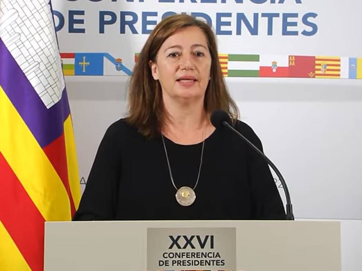 San Pedro recibe a la presidenta de las Islas Baleares para un pleno de representantes de esa comunidad en diversos países
