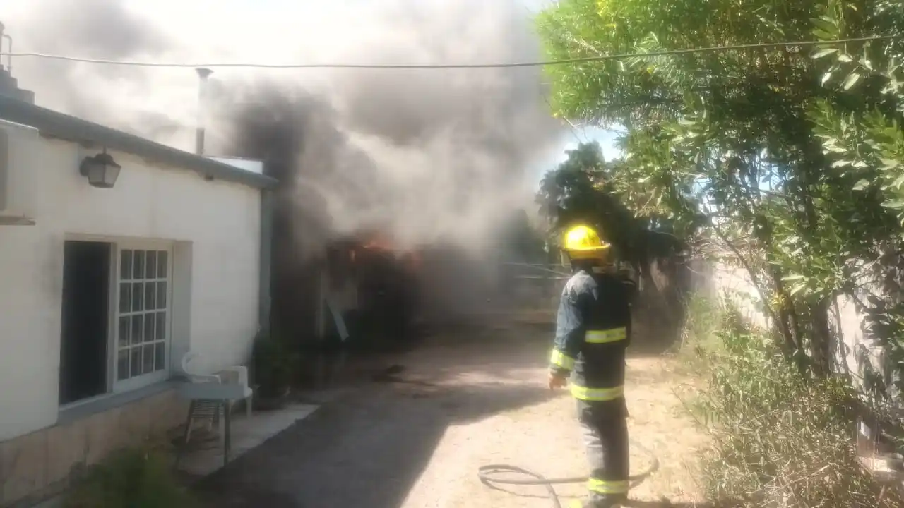Alarma en la región por una explosión e incendio en un galpón con garrafas: convocaron a los Bomberos de Rafaela
