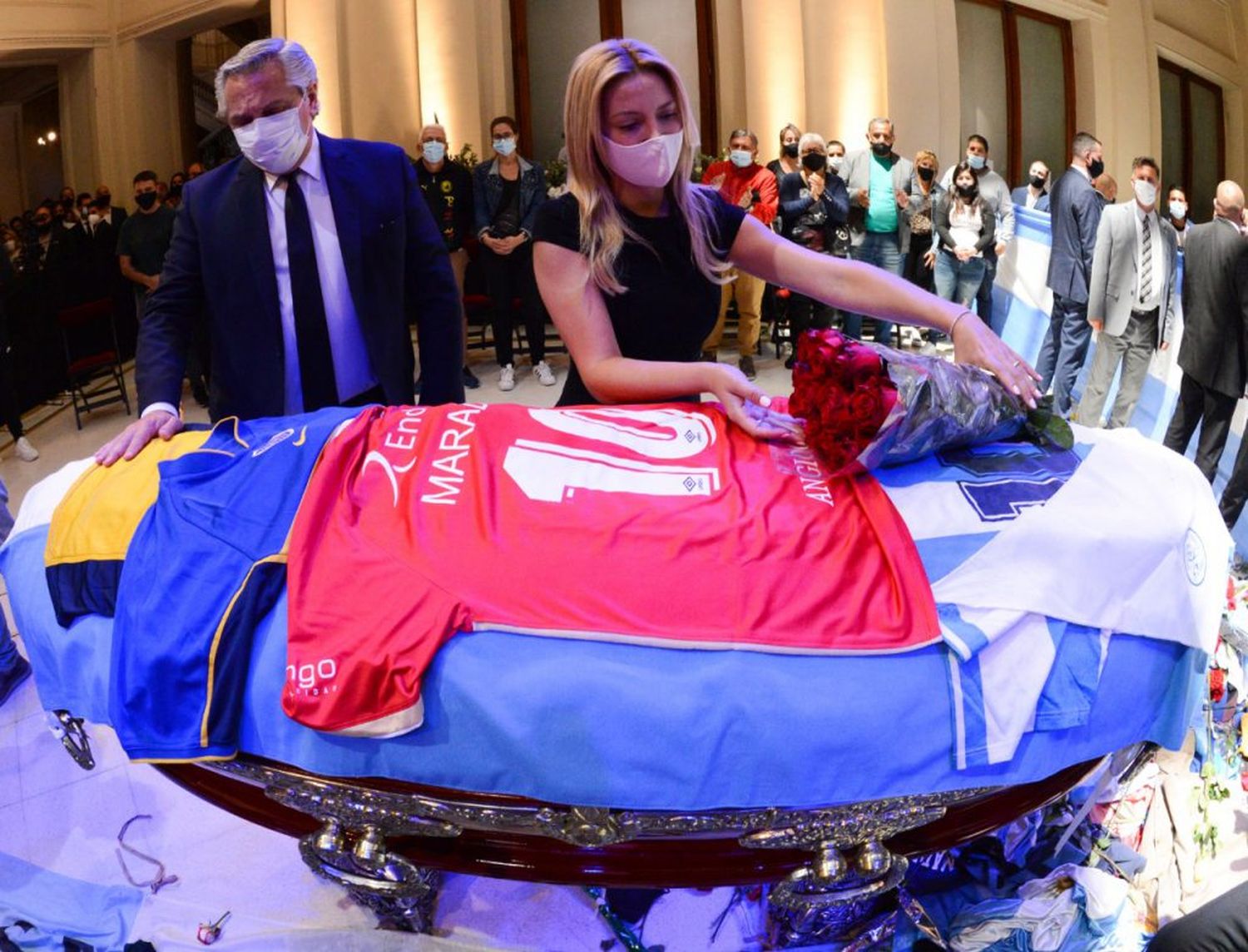 El Presidente y ministros despidieron a Maradona en Casa de Gobierno