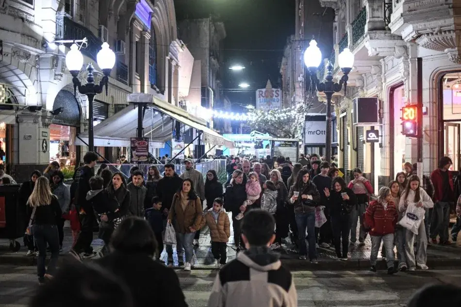 Rosario vivió una nueva edición de la Noche de las Peatonales, con una transmisión especial de La 100