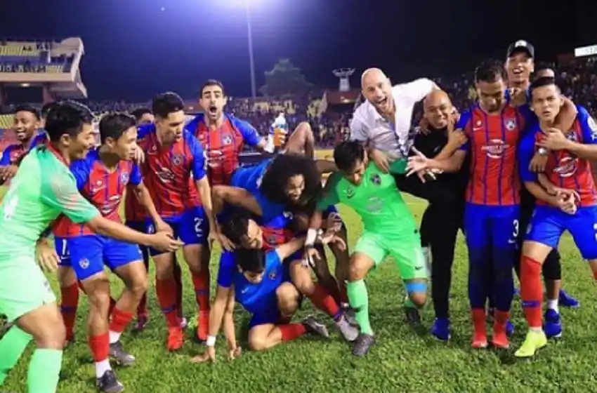 El ex Central Luciano Figueroa logró su primer título como DT