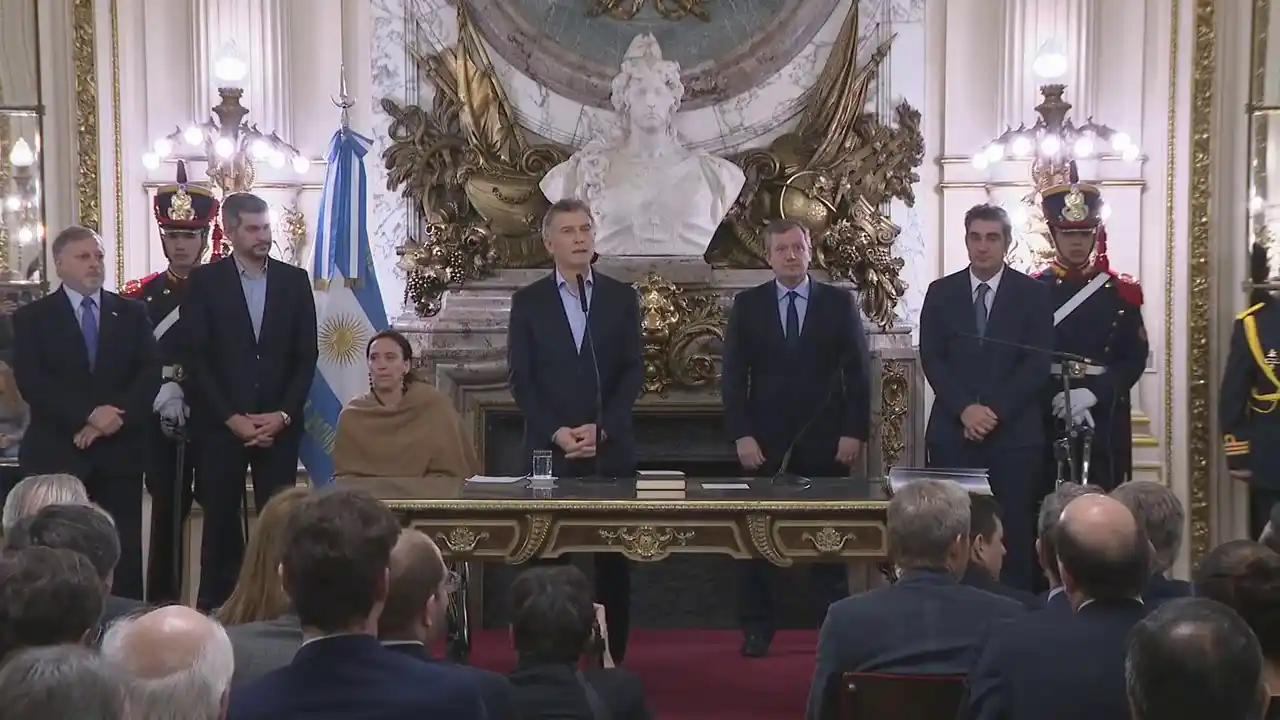Macri tomó juramento a Javier Iguacel y a Dante Sica