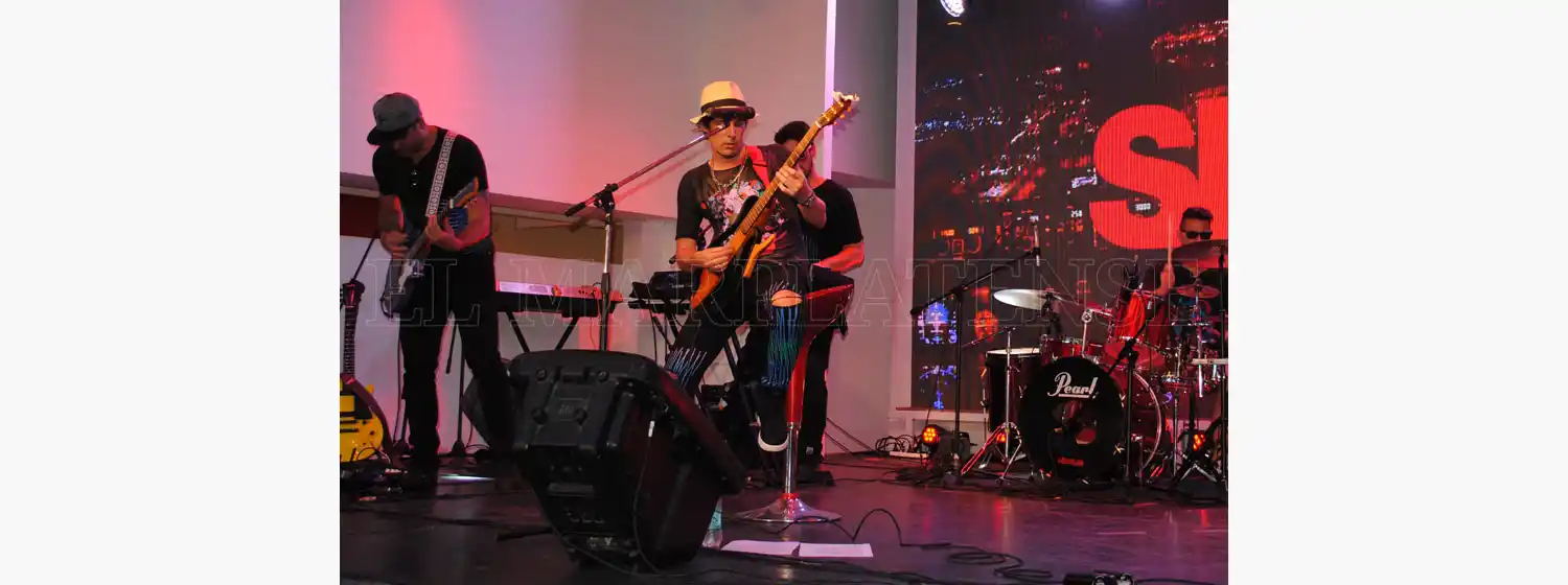 Espacio Clarín bailó y disfrutó con variados estilos musicales