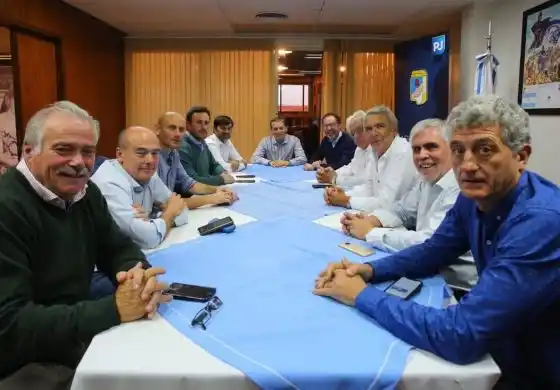 Los intendentes que asistieron a la presentación del libro de Cristina
