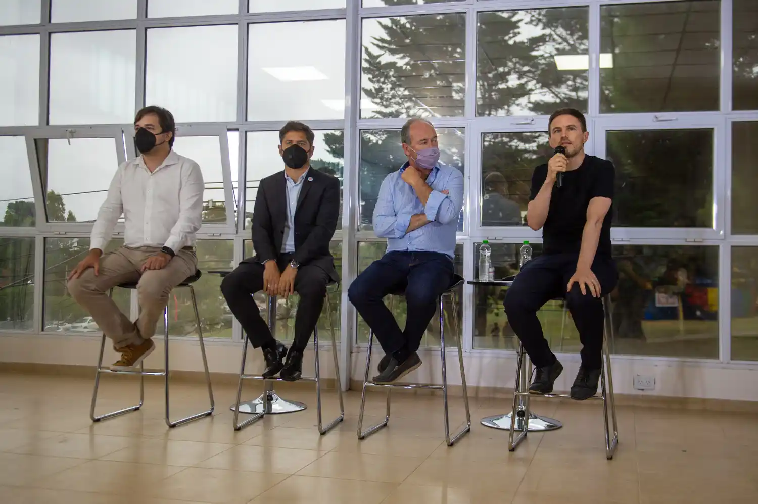 Kicillof en Monte Hermoso: Anunció tercera dosis libre para personal de seguridad y personas gestantes