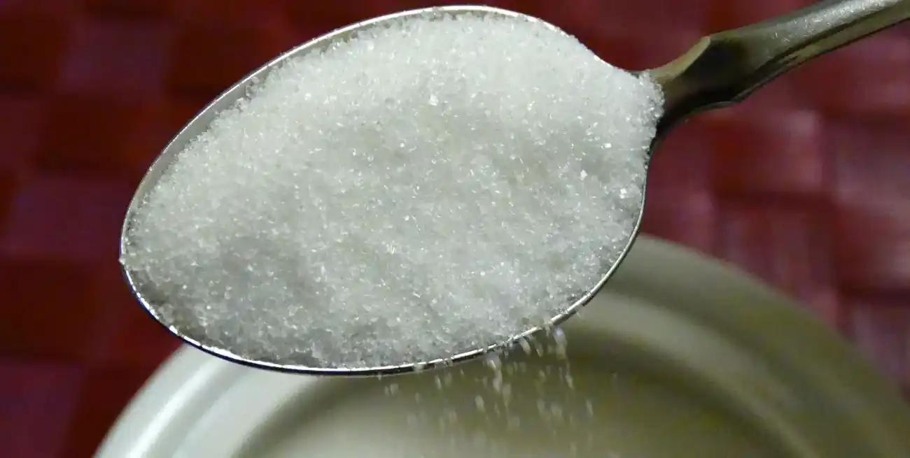 La medida abarca tanto a comercios físicos como a plataformas de venta en línea.