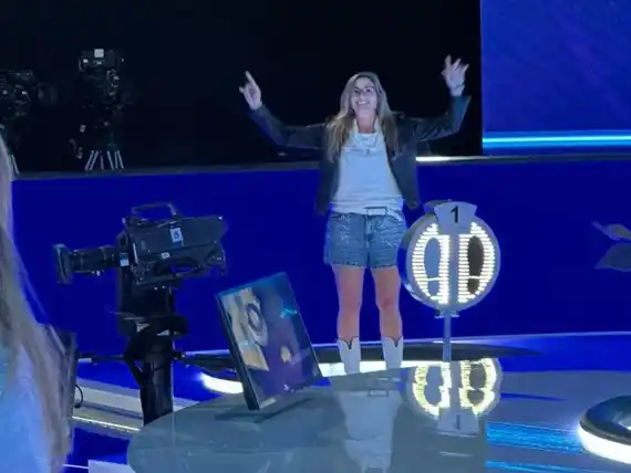 Una gualeya se animó a todo y brilló en la pantalla de Canal 13