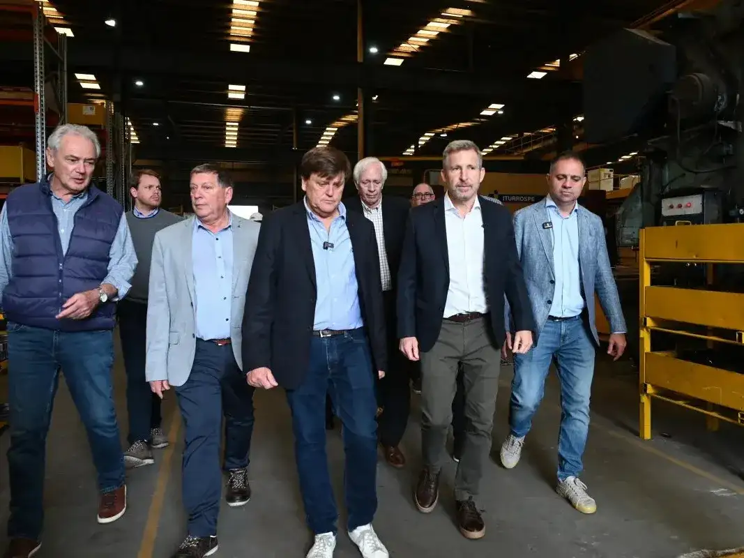 Frigerio entregó la constancia de adhesión al Régimen de Incentivo a las Nuevas Inversiones a la metalúrgica Hermann