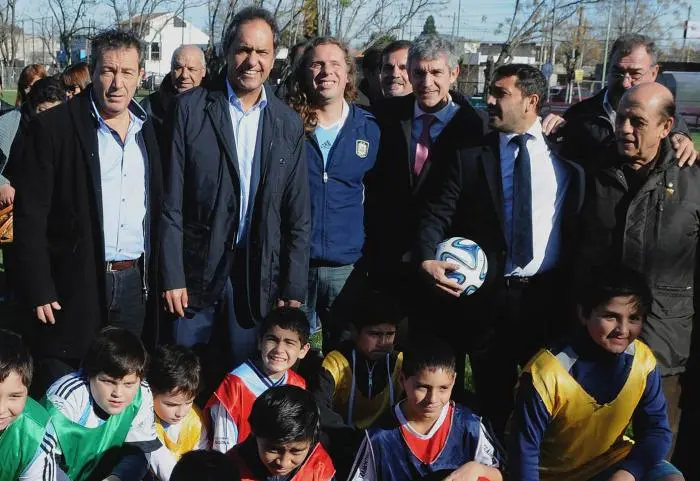 Scioli entregó escrituras sociales en Berazategui