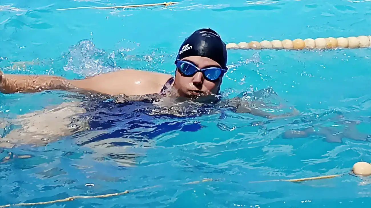 “Nadar para ayudar”, una propuesta solidaria innovadora para quienes disfrutan de la natación