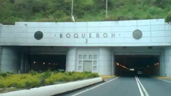 AUTOPISTA CARACAS-LA GUAIRA CERRADA PARCIALMENTE: realizan trabajos en túneles Boquerón I y II