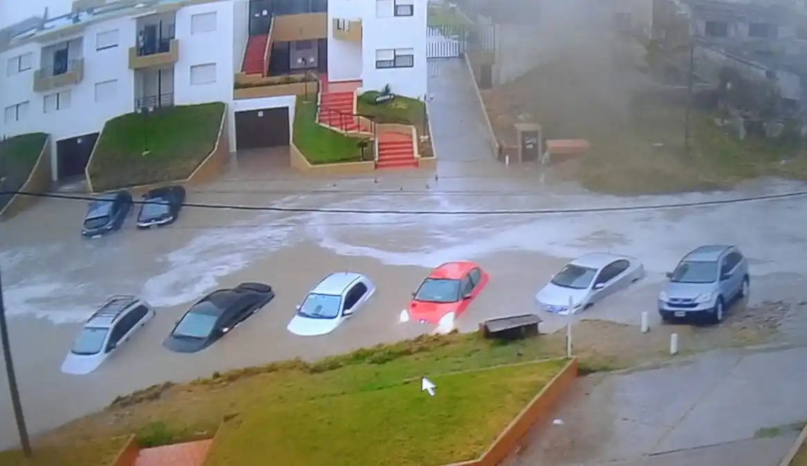 Impresionante temporal en Gesell: “Solo salir a la vía pública en caso de necesidad”, piden los bomberos