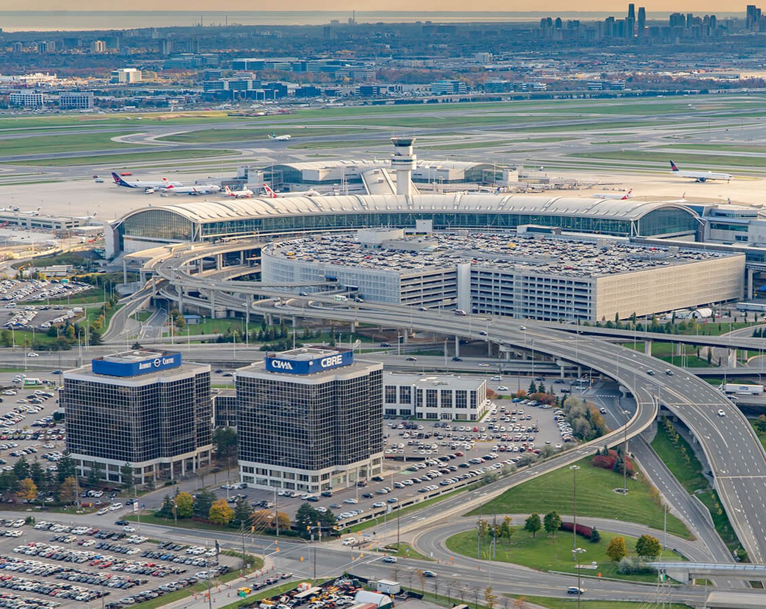 Canadá flexibiliza sus fronteras y ocho aeropuertos recibirán vuelos internacionales