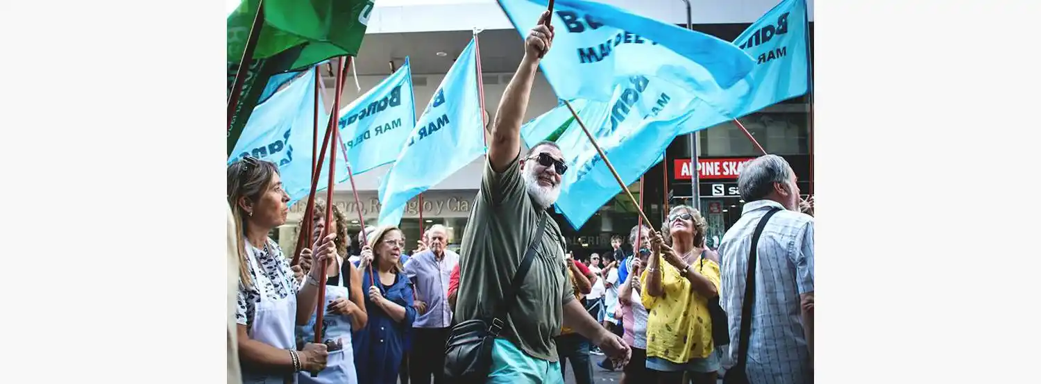 Después de múltiples paros, los bancarios cerraron las paritarias