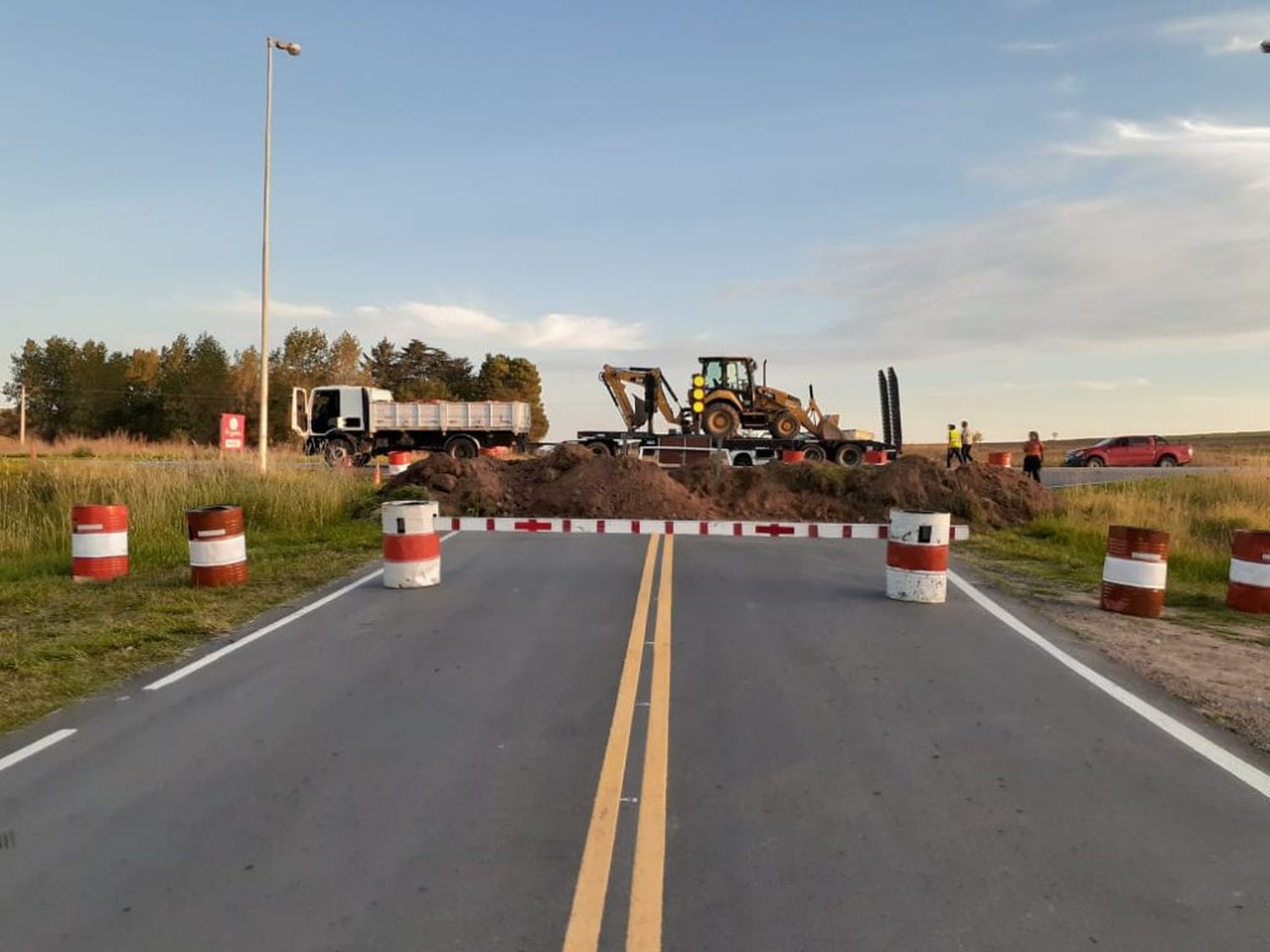 Vecinos del cruce El Gallo insisten con la liberación de la vía de acceso