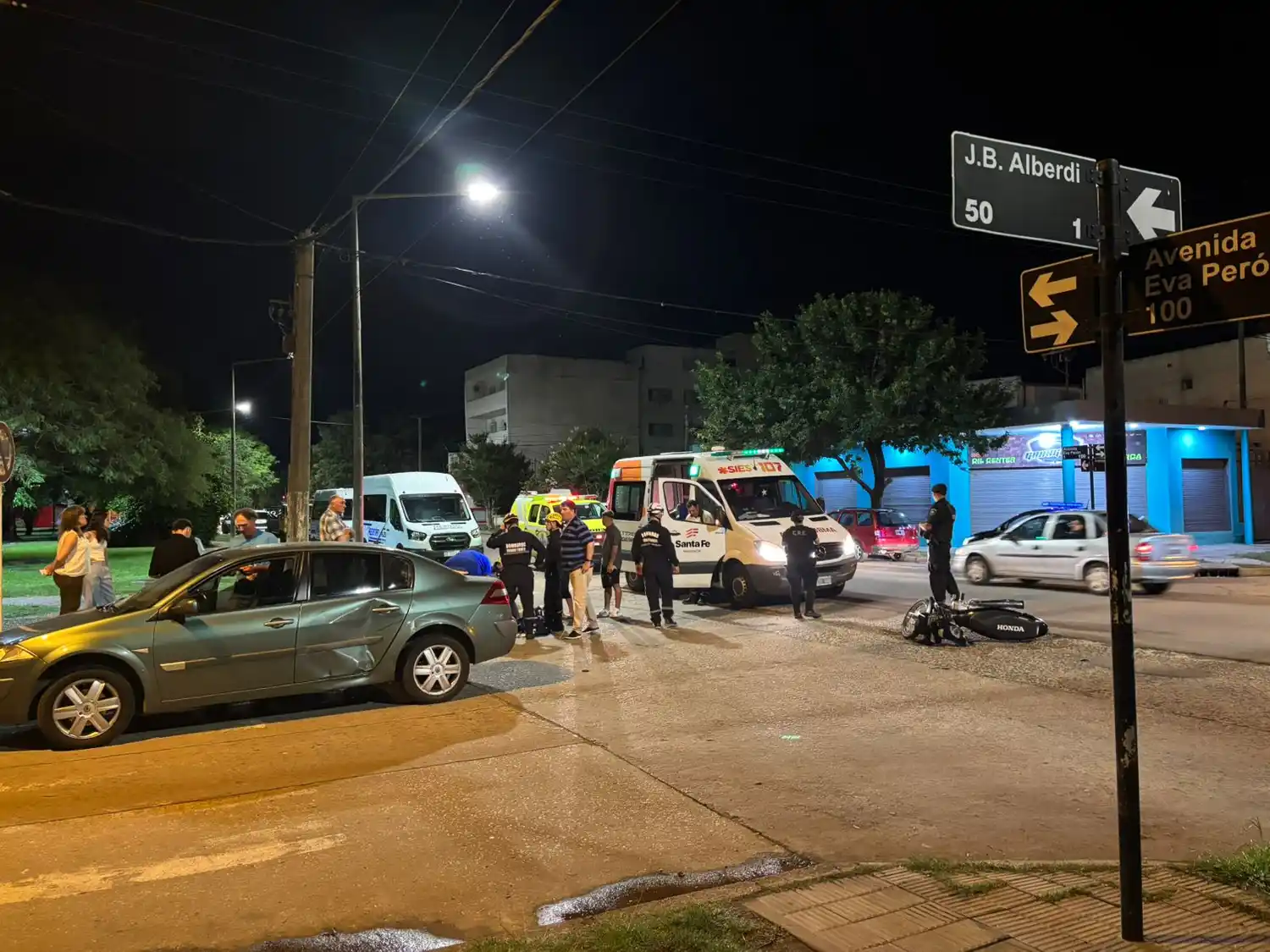 El siniestro vial se registró en una esquina muy transitada.