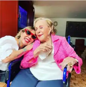 Silvia Pinal con una de sus hijas, Alejandra Guzmán, Foto Instagram