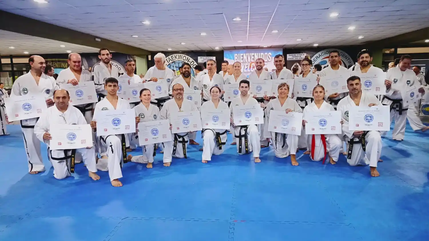 Los seminaristas junto al Maestro Alejandro Yapuncic.