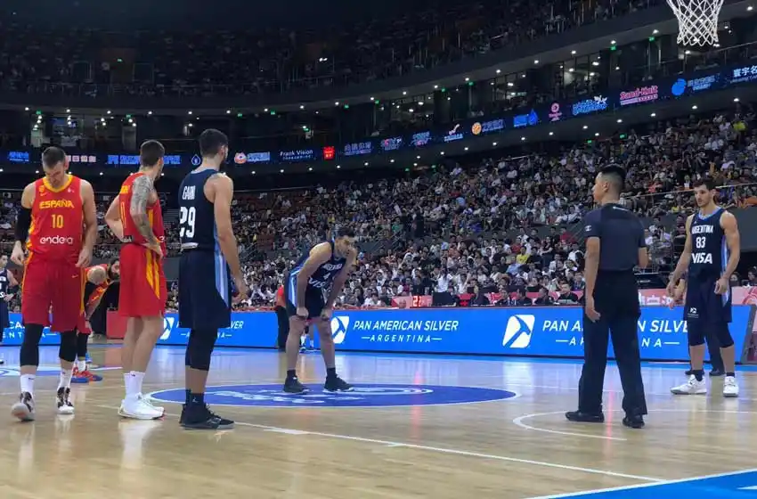 En el último amistoso previo al Mundial, Argentina cayó ante España