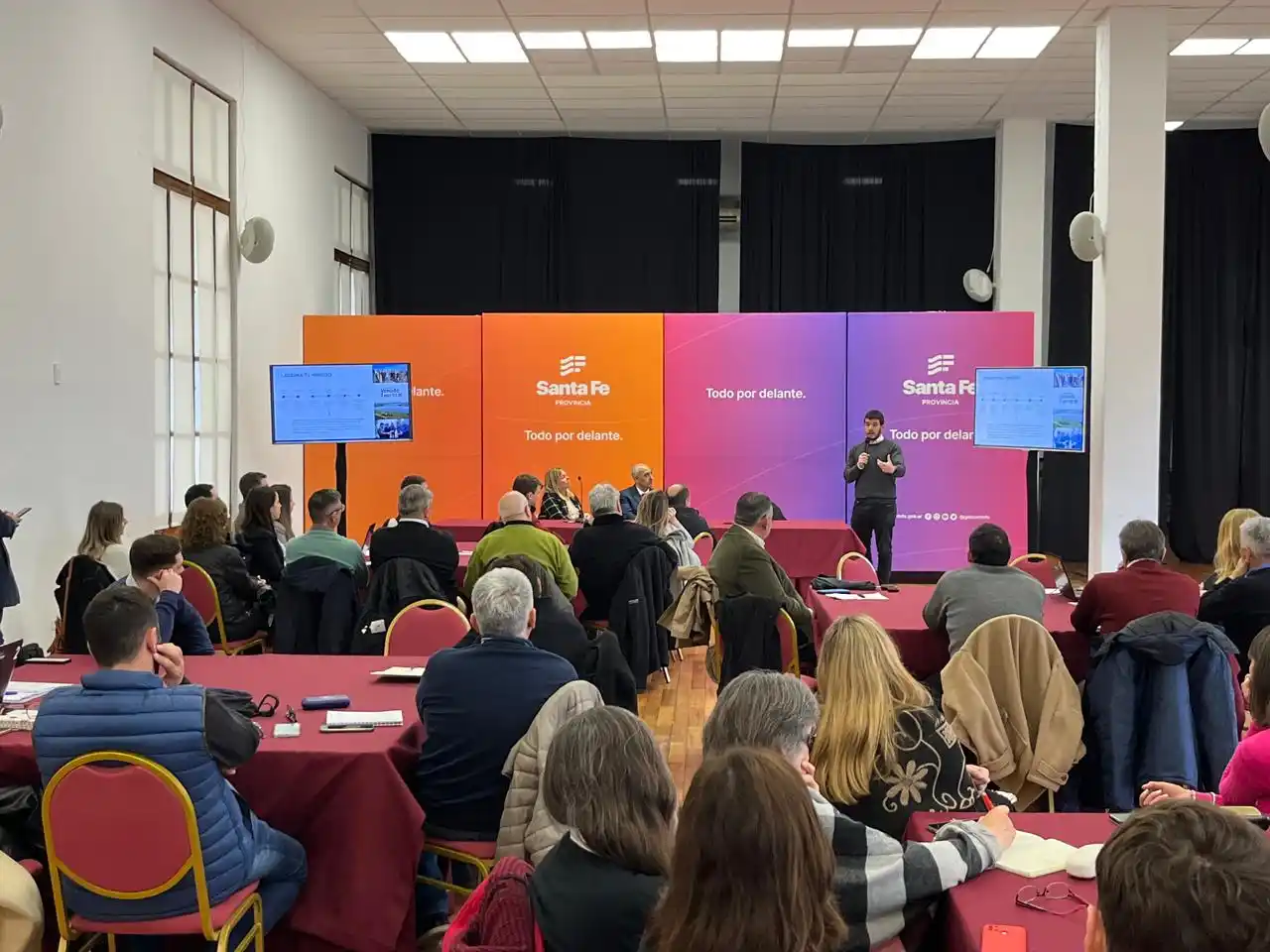 El intendente venadense en el momento de la exposición.