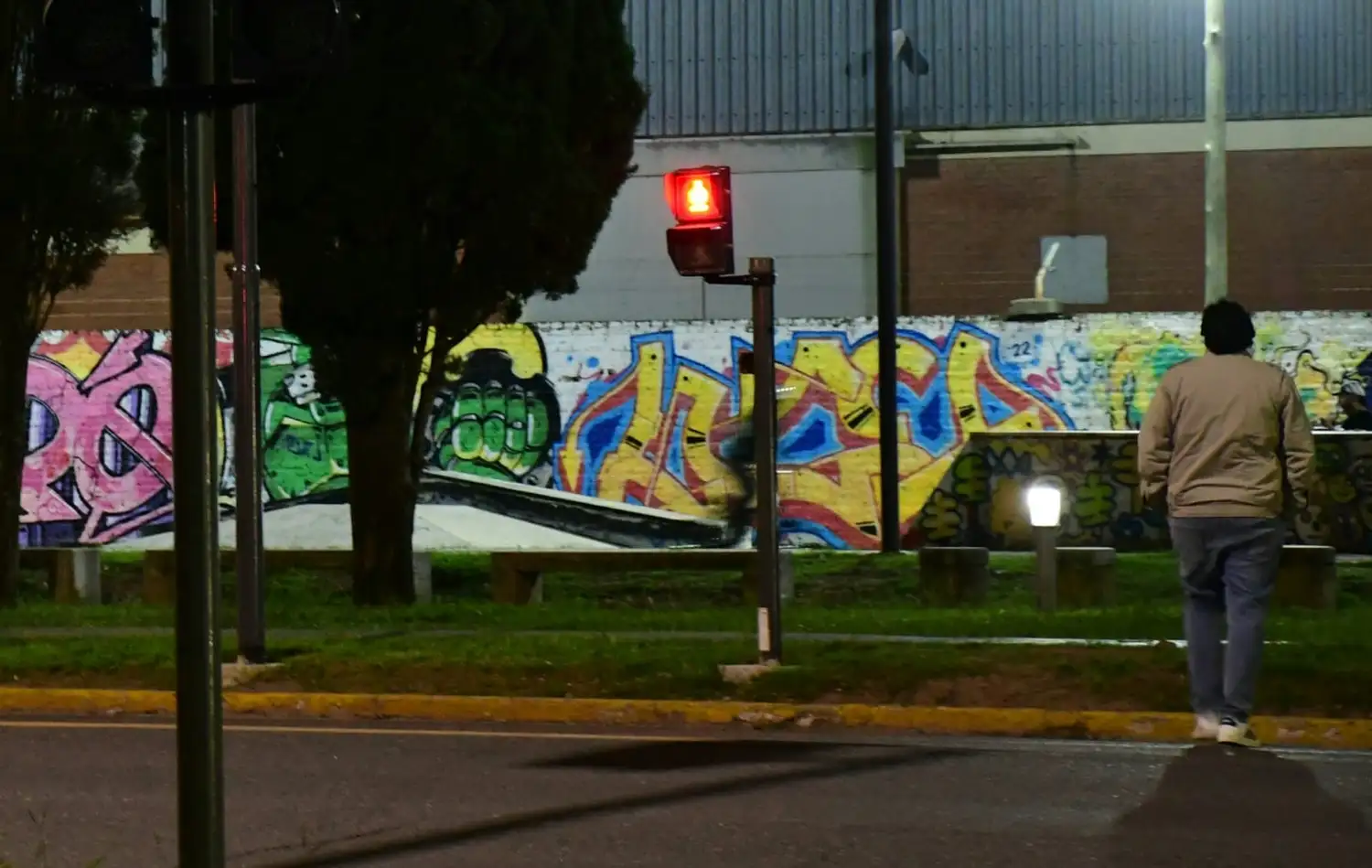 Ya funciona el primer semáforo peatonal de la ciudad.