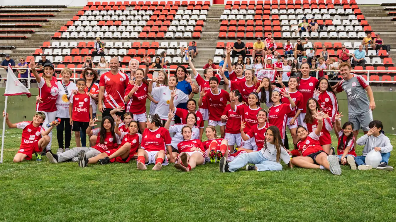 Comienza el Oficial femenino