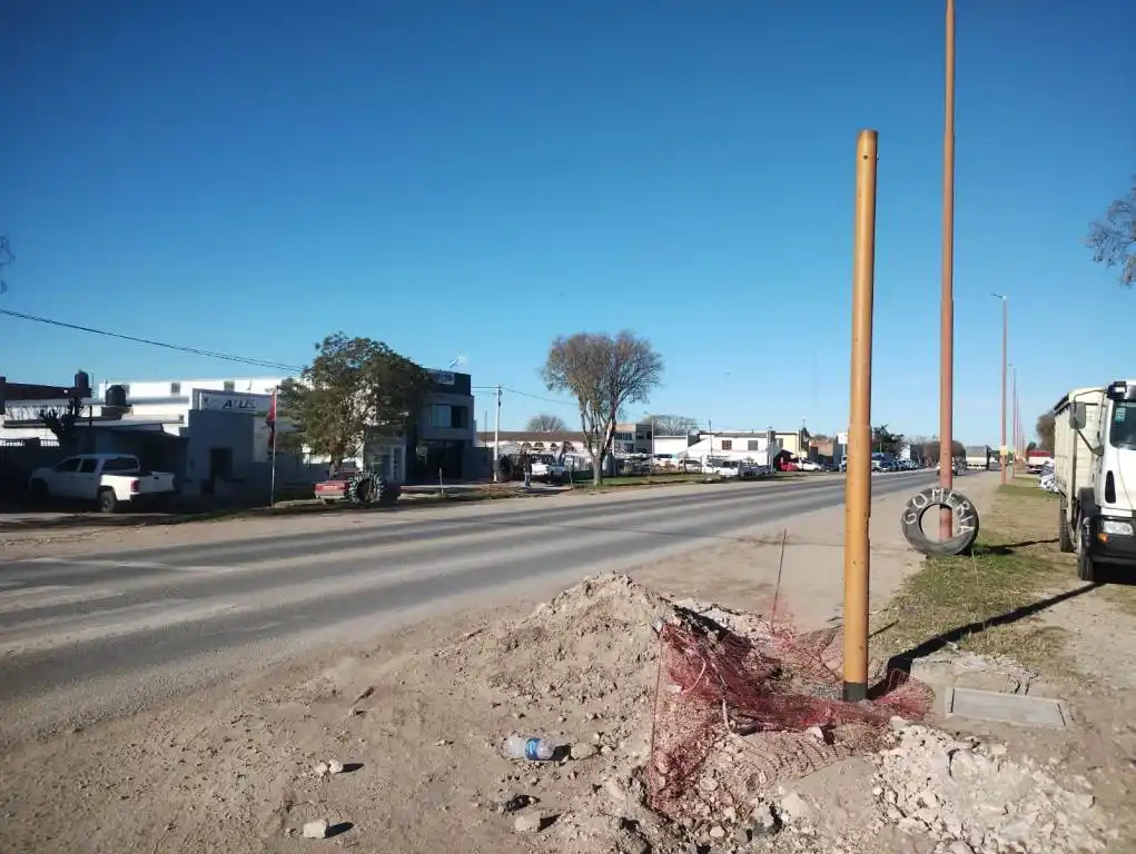 Avanzan en la instalación del semáforo en ruta 228 y Rocha