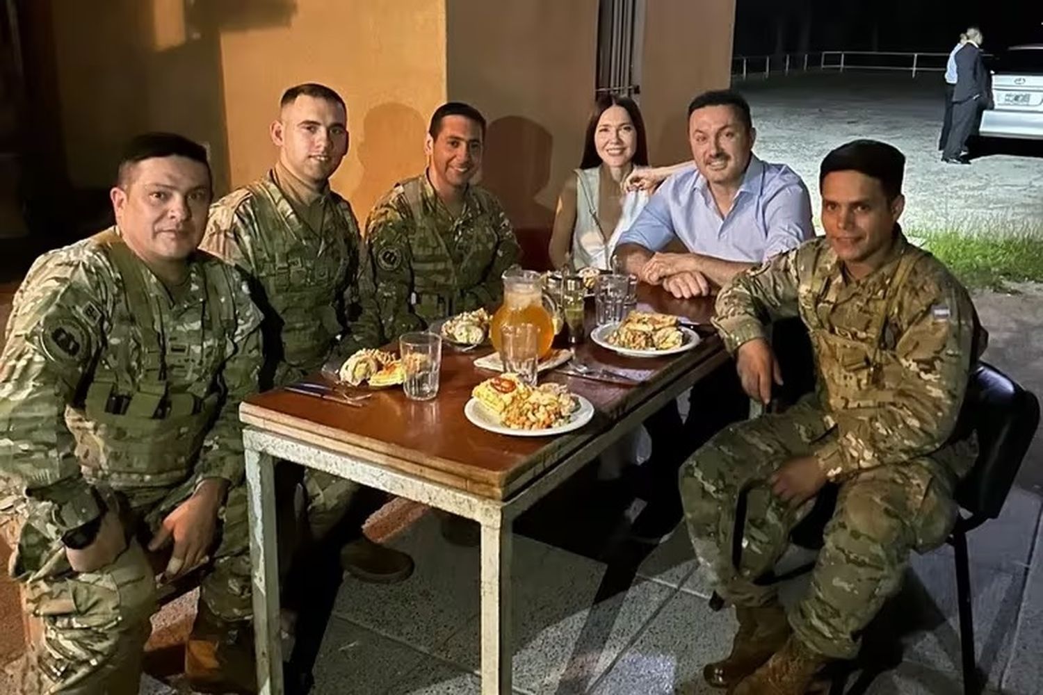 El ministro de Defensa, Luis Petri, pasó la fiesta con la guardia del Colegio Militar.