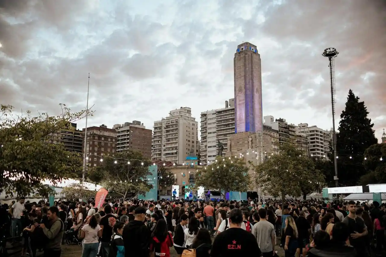 Turismo: Rosario registró un crecimiento del 105% en pasajeros y del 23% en estadías hoteleras en el primer trimestre del año