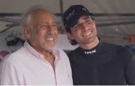 Valentín Yan fue apoyado por su abuelo Gustavo, quien apareció públicamente luego de la muerte de su nieta Mila