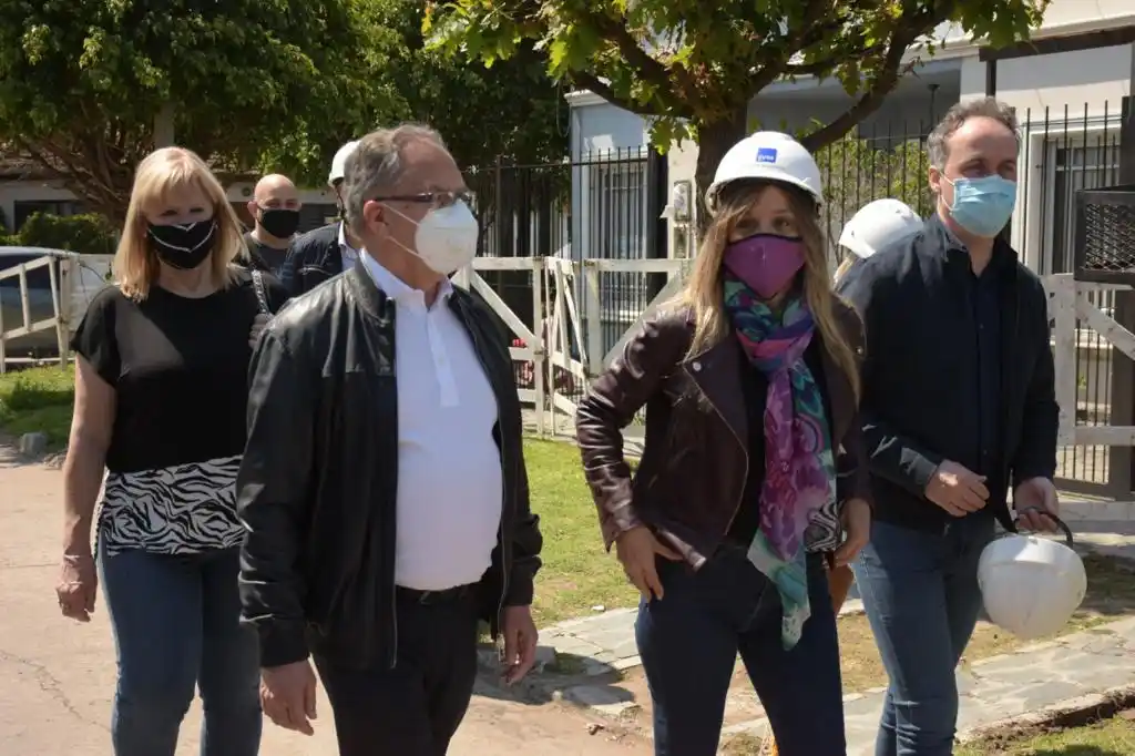 Ituzaingó: Malena Galmarini y Descalzo recorrieron una obra que beneficiará a 6.000 vecinos