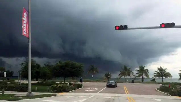Huracán Matthew: millones de autoevacuados y 550 vuelos cancelados