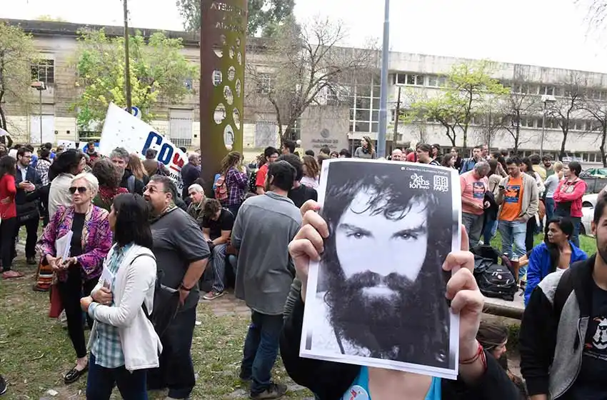 Habló el docente que buscaba Gendarmería en la universidad