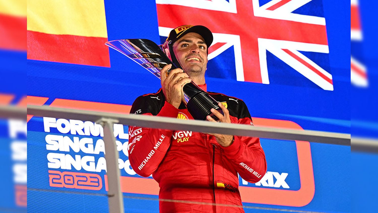 Sainz cortó la racha de Verstappen y ganó el Gran Premio de Singapur.