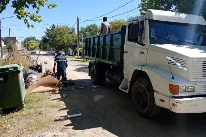 Avanzan trabajos de mantenimiento y puesta en valor en escuelas y espacios públicos durante el receso escolar