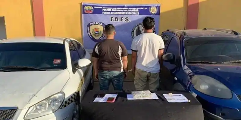 Capturan a tenientes de la Armada por transportar cocaína
