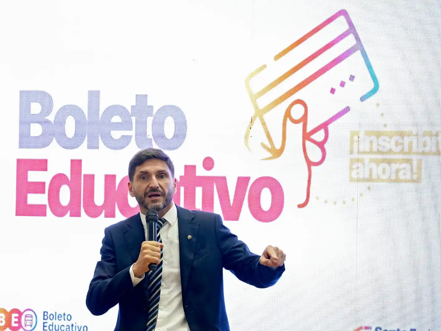 Pullaro presentó el Boleto Educativo para el 2026
