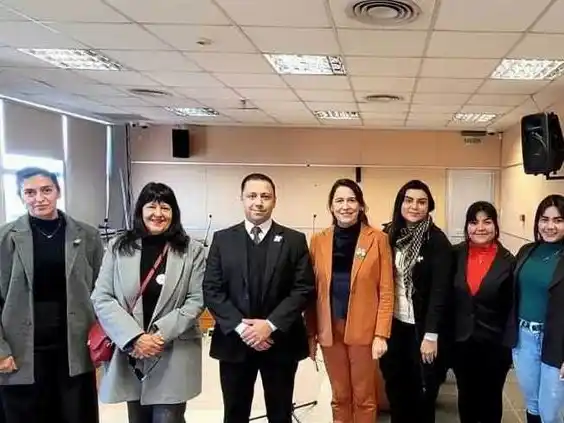 Estudiantes universitarios participaron en
una audiencia civil y presenciaron un acuerdo