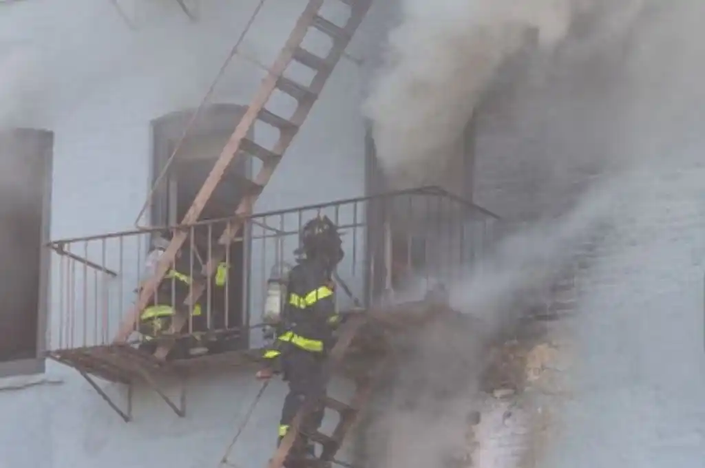 Trece heridos en Nueva York por un voraz incendio en un edificio