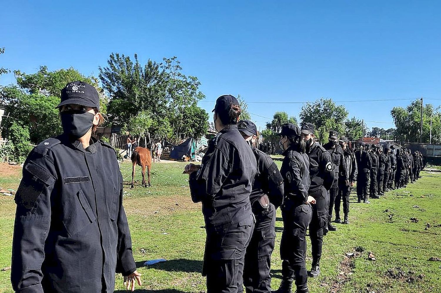 Megaoperativo policial para desalojar un predio usurpado en Reconquista