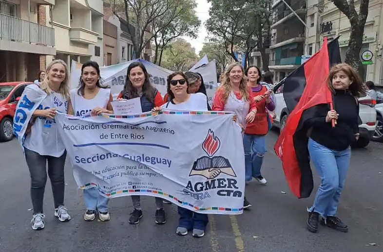 Masiva movilización docente en el marco de las medidas de fuerza