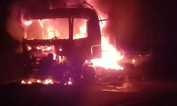 Ardió un camión en plena Ruta 14