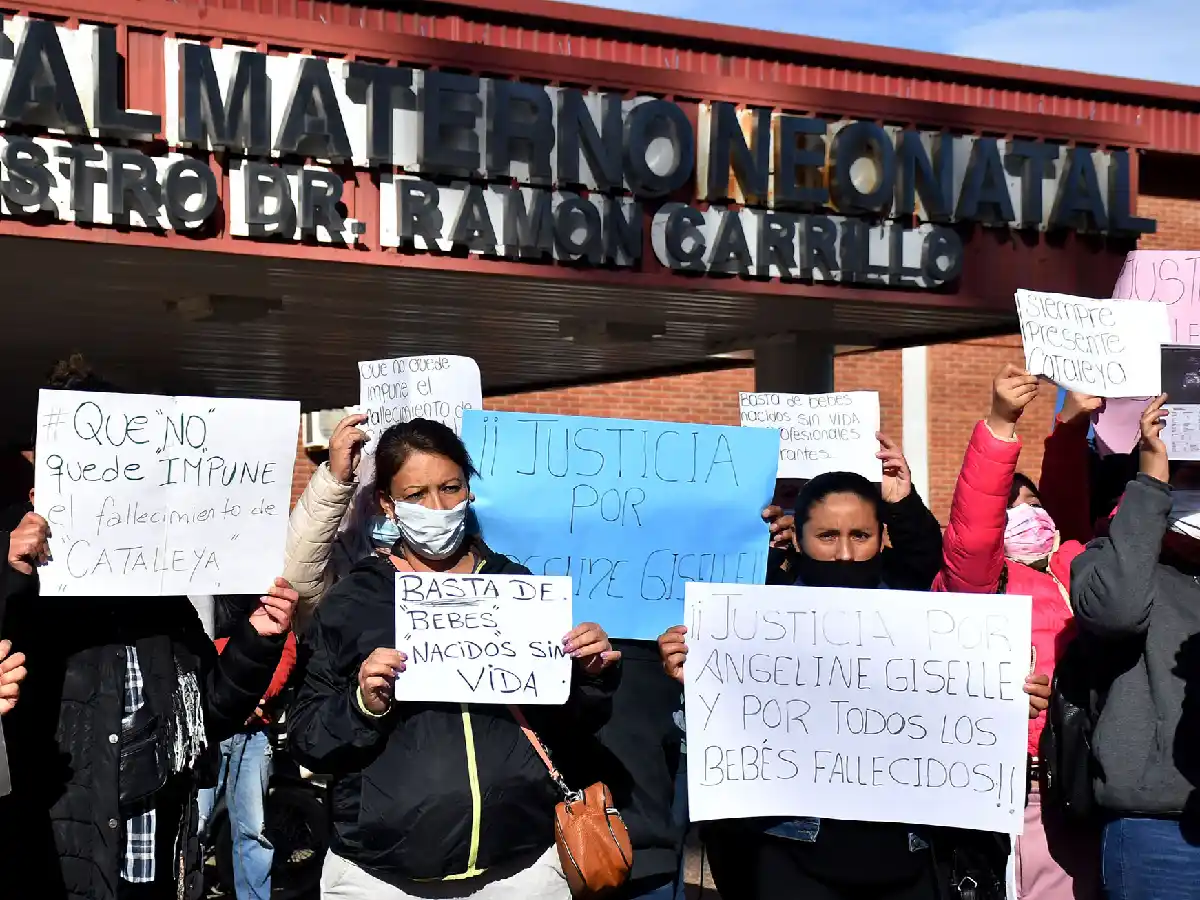Exhumarán los restos de dos bebés fallecidos en el Hospital Neonatal de Córdoba