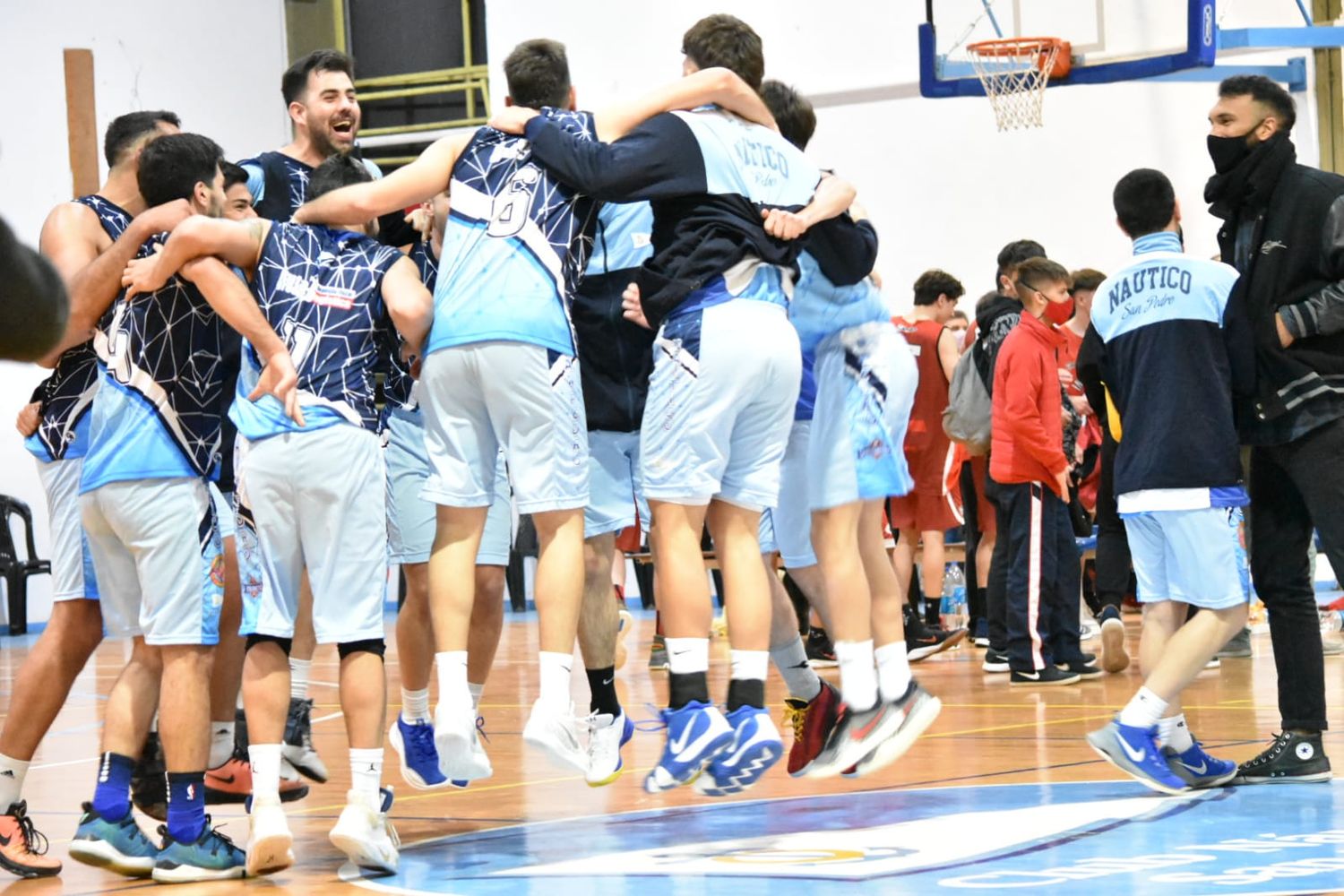 Pre-Federal: en su vuelta al plano provincial, Náutico venció a Independiente de Zárate en una noche soñada