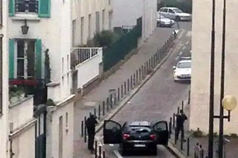 Francia: 12 muertos en un atentado a la revista satírica Charlie Hebdo