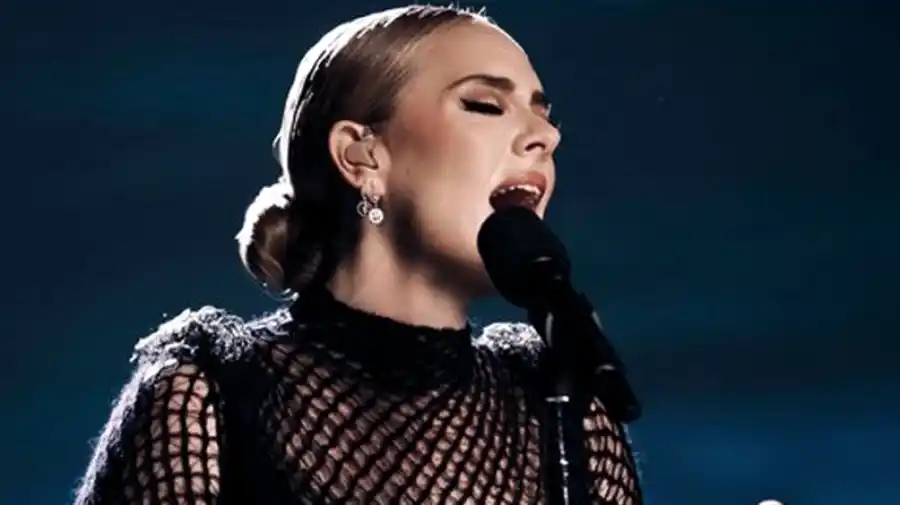 Adele rompe récords de venta con su nuevo álbum «30»