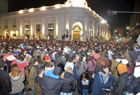 Los tandilenses festejaron hasta la madrugada