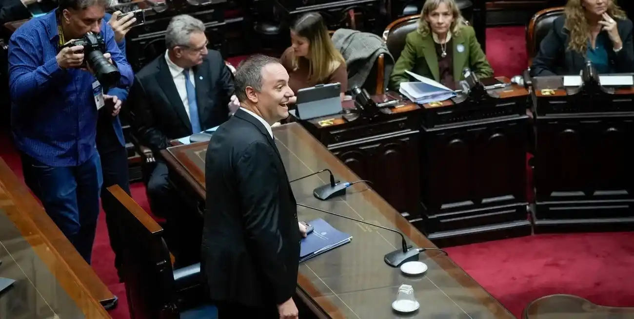 En abril, Manuel Adorni fue a Diputados. El 2 de julio lo espera el Senado. Reuters