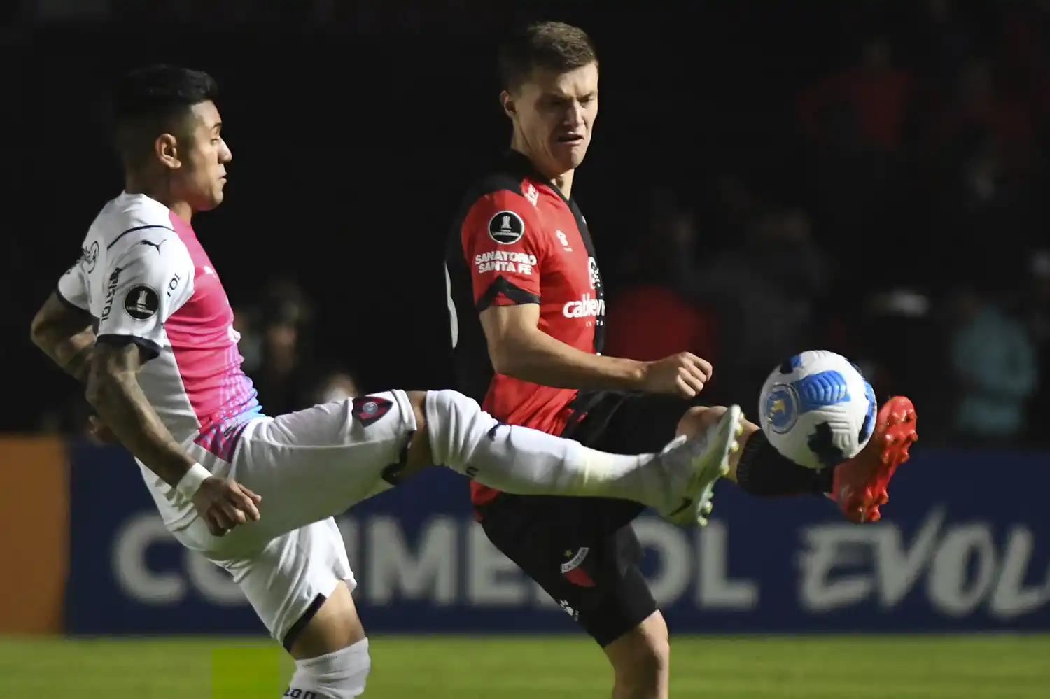 Colón ganó y comparte la punta